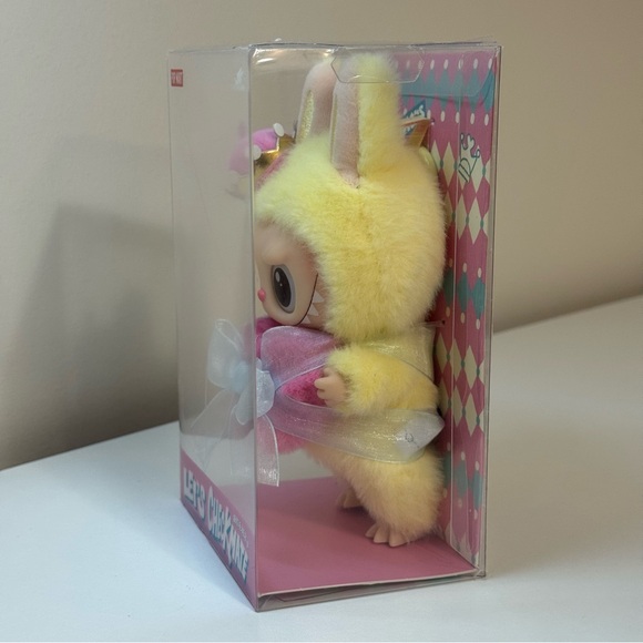 Pop Mart Labubu The MONSTERS Let's
Checkmate- Vinyl Plush Queen - Picture 3 of 5